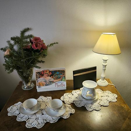 Ferienwohnung Valentinka Minutes Away From Charles Bridge Prag Exterior foto