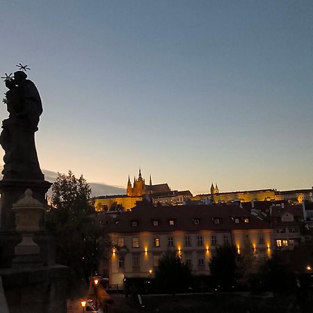 Ferienwohnung Valentinka Minutes Away From Charles Bridge Prag Exterior foto