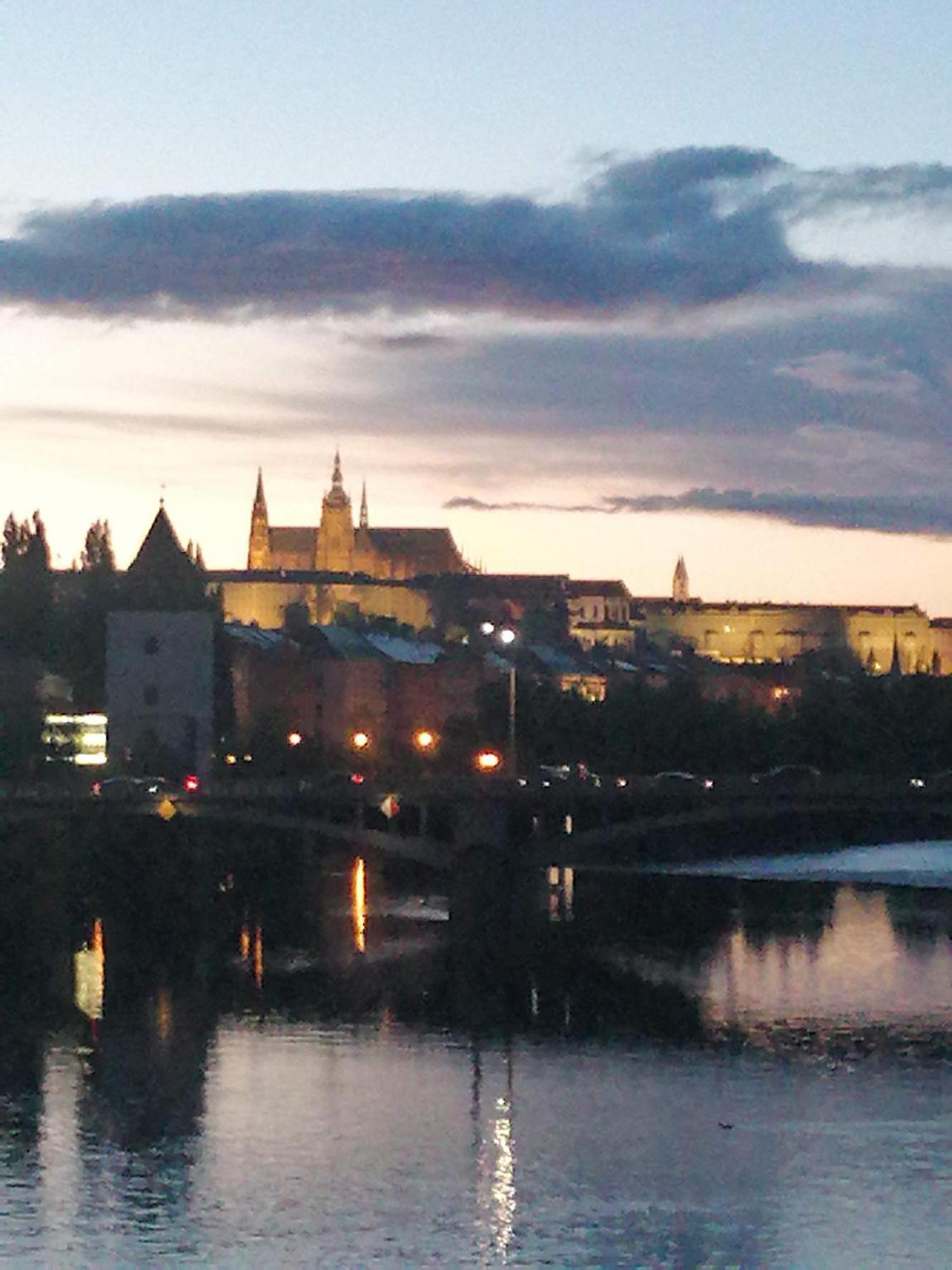 Ferienwohnung Valentinka Minutes Away From Charles Bridge Prag Exterior foto