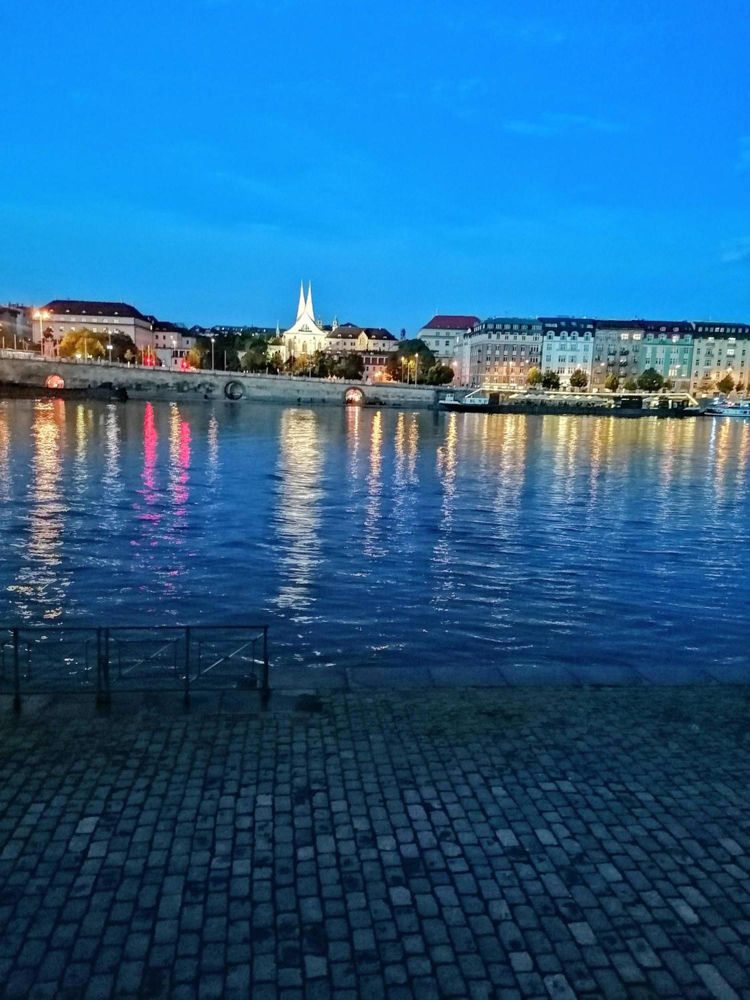 Ferienwohnung Valentinka Minutes Away From Charles Bridge Prag Exterior foto