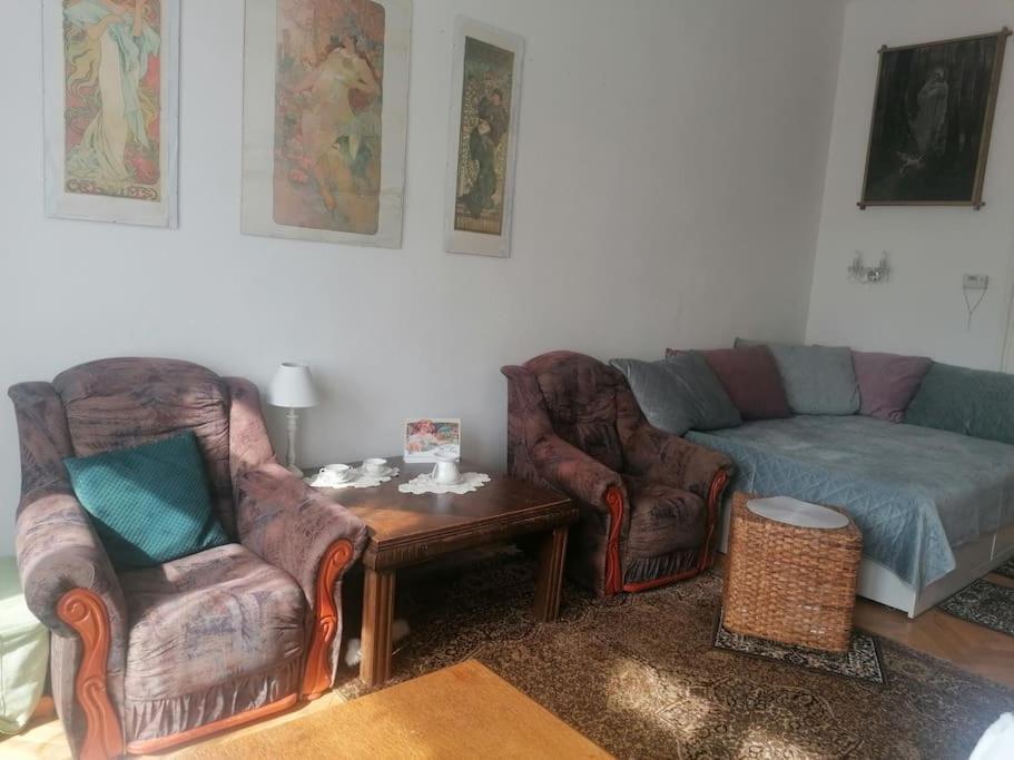 Ferienwohnung Valentinka Minutes Away From Charles Bridge Prag Exterior foto