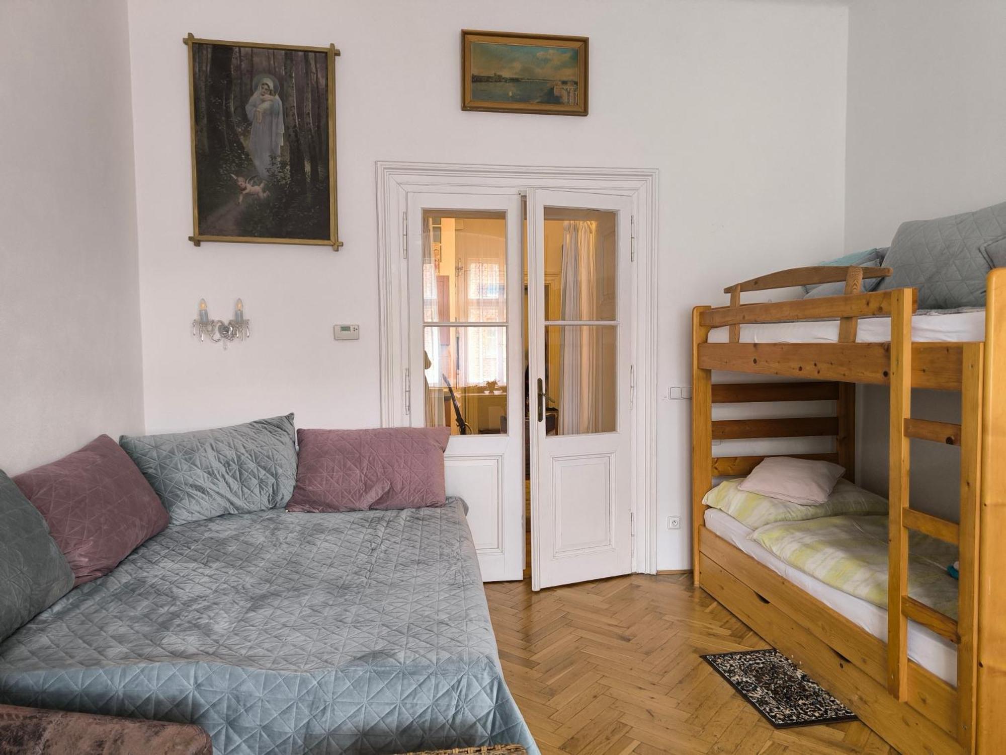 Ferienwohnung Valentinka Minutes Away From Charles Bridge Prag Exterior foto
